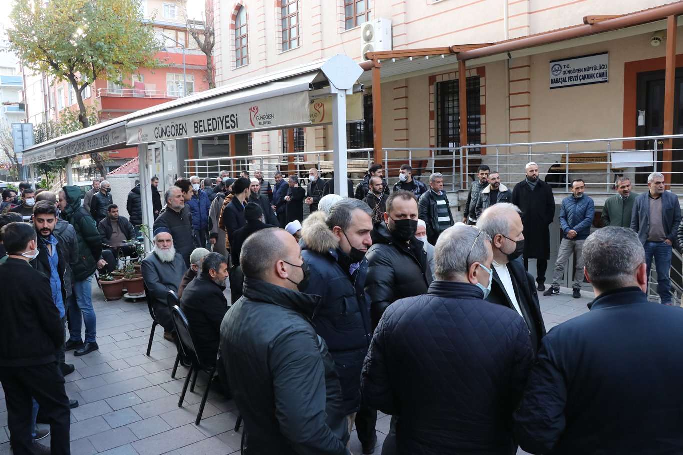 Mavi Marmara şehitlerinden Cengiz Akyüz'ün babası ebediyete uğurlandı Mavi Marmara şehitlerinden Cengiz Akyüz'ün babası ebediyete uğurlandı